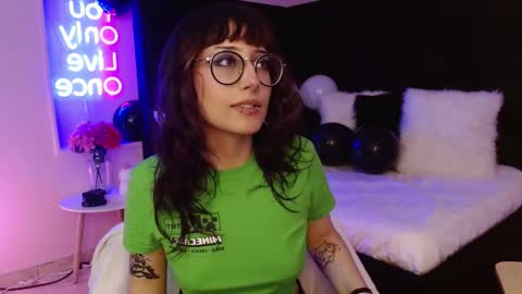 Roxanee online show from 8, 11, 2025