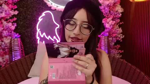 Roxanee online show from 14, 4, 2026