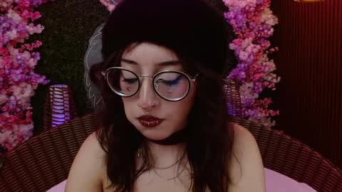Snapshot of sweet_roxanee chatting on 2, 5, 2026 Roxanee online show from 2, 5, 2026