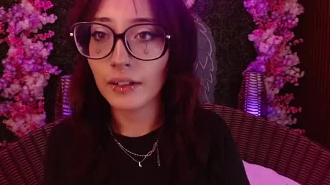 Snapshot of sweet_roxanee chatting on 7, 5, 2026 Roxanee online show from 7, 5, 2026