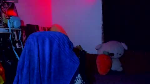 Steven independent model online show from 12, 2, 2025