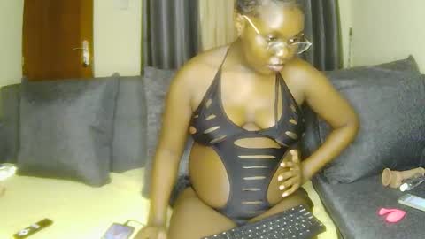 sweetandria_ online show from 9, 2, 2026
