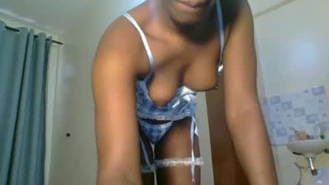 Snapshot of sweetass_02 chatting on 8, 11, 2025 bianca online show from 8, 11, 2025