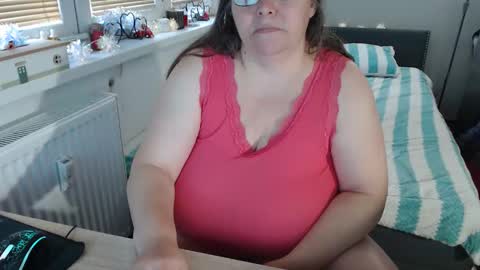 Sweetboobs85h online show from 16, 11, 2025