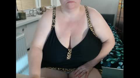 Snapshot of sweetboobs85h chatting on 5, 6, 2026 Sweetboobs85h online show from 5, 6, 2026