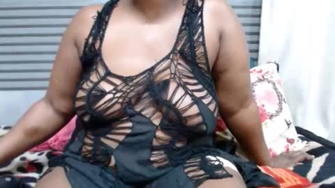 Snapshot of sweetcandypussy25 chatting on 4, 2, 2026 queen online show from 4, 2, 2026