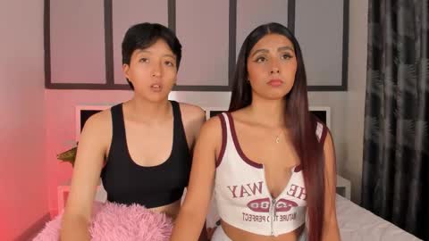 Snapshot of sweetcoupple chatting on 22, 12, 2025 Eva Short hair girl - Victoria Long red hair online show from 22, 12, 2025