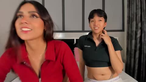 Snapshot of sweetcoupple chatting on 7, 1, 2026 Eva Short hair girl - Victoria Long red hair online show from 7, 1, 2026