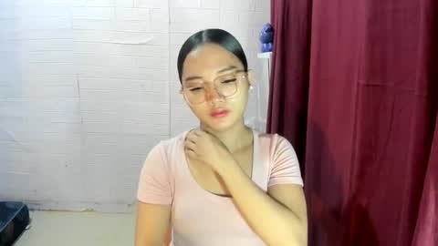 Snapshot of sweetcummer27 chatting on 12, 10, 2025 SOPHIA online show from 12, 10, 2025