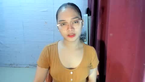 Snapshot of sweetcummer27 chatting on 28, 11, 2025 SOPHIA online show from 28, 11, 2025