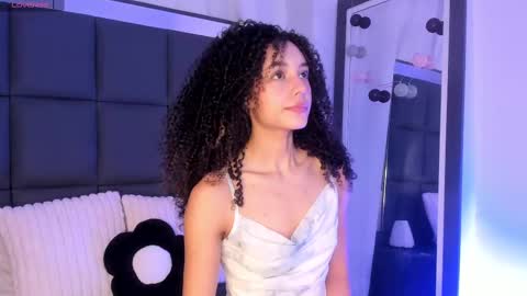 Snapshot of sweetcurly1 chatting on 25, 9, 2025 M I A online show from 25, 9, 2025