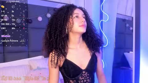 Snapshot of sweetcurly1 chatting on 29, 11, 2025 M I A online show from 29, 11, 2025
