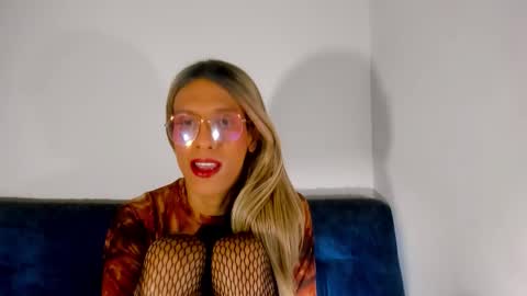 Snapshot of sweetdesaire chatting on 21, 10, 2025 Amelia online show from 21, 10, 2025