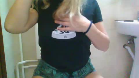 Snapshot of sweetdyzy chatting on 16, 2, 2025 Sweet Dyzy online show from 16, 2, 2025