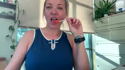 Snapshot of sweetgapeach1 chatting on 14, 10, 2025 sweetgapeach1 online show from 14, 10, 2025