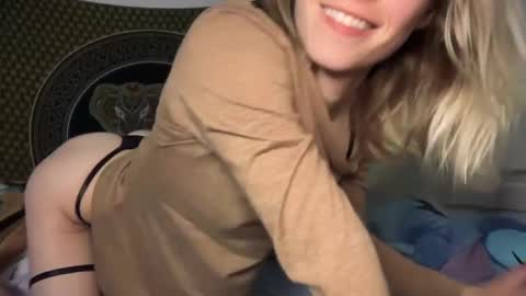 Snapshot of sweetgracee chatting on 8, 3, 2025 sweetgracee online show from 8, 3, 2025