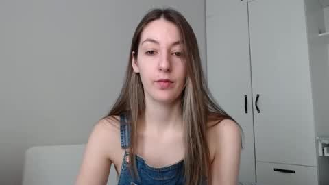 Snapshot of sweetheart_77 chatting on 4, 3, 2025 Emma online show from 4, 3, 2025