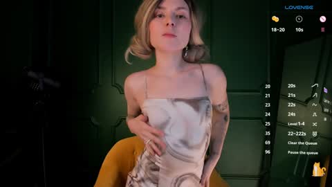 Snapshot of sweetheart_flower chatting on 31, 12, 2024 Kira online show from 31, 12, 2024