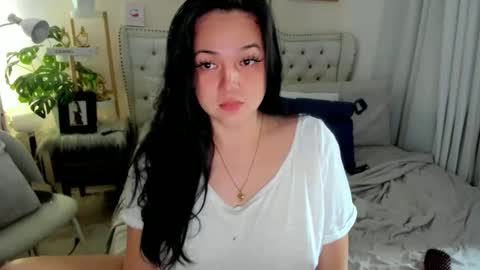 Snapshot of sweethoney369 chatting on 22, 10, 2025 Layla online show from 22, 10, 2025