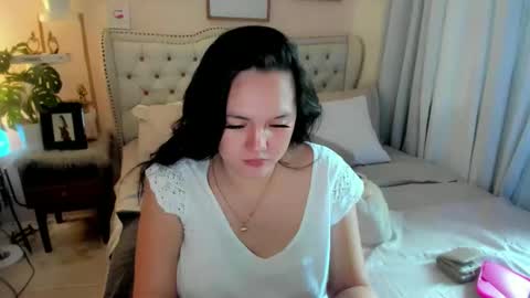 Layla online show from 5, 3, 2026