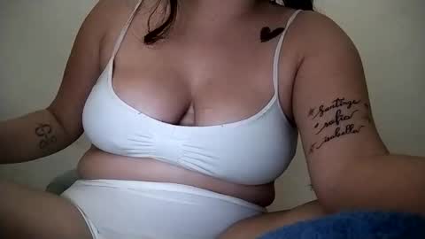 Snapshot of sweetie__annie chatting on 16, 10, 2025 Ana Mara  i cant Make noise My family is here  online show from 16, 10, 2025