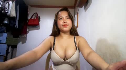 Snapshot of sweetie_trishiaxx chatting on 16, 7, 2026 Your GoodGirlSweet trish online show from 16, 7, 2026