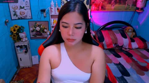 Nicole online show from 25, 2, 2025