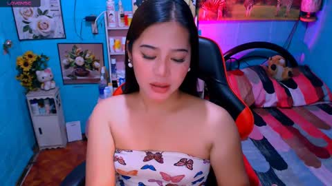 Nicole online show from 28, 2, 2025