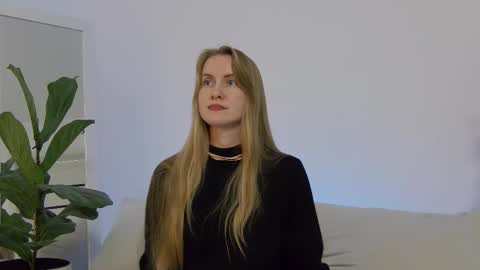 Snapshot of sweetkira1 chatting on 11, 10, 2025 SweetKira1 online show from 11, 10, 2025