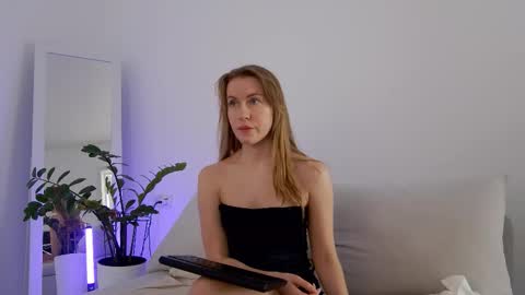 SweetKira1 online show from 15, 3, 2026