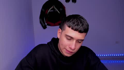 Snapshot of sweetlian_04 chatting on 4, 1, 2025 Lian online show from 4, 1, 2025