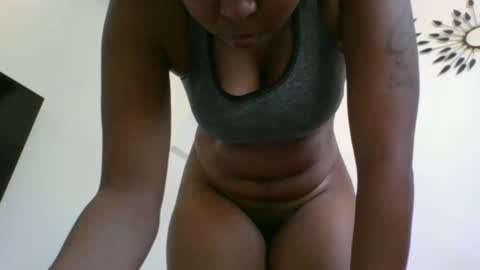 Snapshot of sweetluxequeen25 chatting on 14, 5, 2026 sweetluxequeen25 online show from 14, 5, 2026