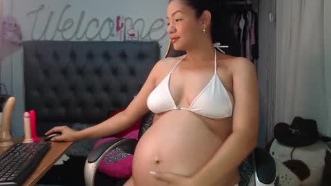 Snapshot of sweetmom12 chatting on 11, 1, 2025 Sweetmom12 online show from 11, 1, 2025