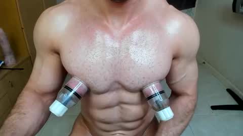 Snapshot of sweetmuscles_boy chatting on 8, 9, 2025 Lorenzo online show from 8, 9, 2025