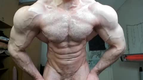 Snapshot of sweetmuscles_boy chatting on 6, 11, 2025 Lorenzo online show from 6, 11, 2025