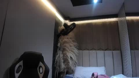 Snapshot of sweetnova_ chatting on 14, 6, 2026 Sweet Nova online show from 14, 6, 2026