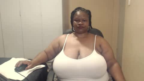 Snapshot of sweetnoziexxx chatting on 3, 10, 2025 sweetnoziexxx online show from 3, 10, 2025
