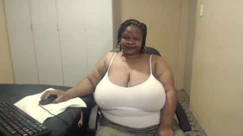 Snapshot of sweetnoziexxx chatting on 5, 10, 2025 sweetnoziexxx online show from 5, 10, 2025