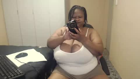 Snapshot of sweetnoziexxx chatting on 11, 10, 2025 sweetnoziexxx online show from 11, 10, 2025