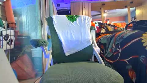 Snapshot of sweetnsexy95 chatting on 19, 4, 2026 WeAim2PZzz online show from 19, 4, 2026