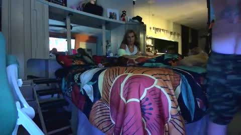Snapshot of sweetnsexy95 chatting on 29, 4, 2026 WeAim2PZzz online show from 29, 4, 2026
