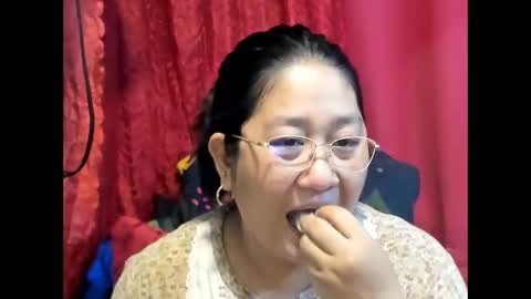 Snapshot of sweetpilipina88 chatting on 25, 5, 2026 MIA online show from 25, 5, 2026