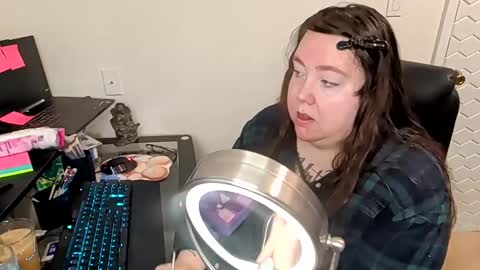 Snapshot of sweetsapphics chatting on 5, 11, 2025 ruby and scarlet online show from 5, 11, 2025