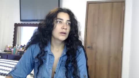Snapshot of sweetsmile28 chatting on 5, 7, 2026 Dianis online show from 5, 7, 2026