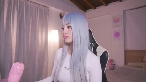 Cat independent model  online show from 19, 9, 2025