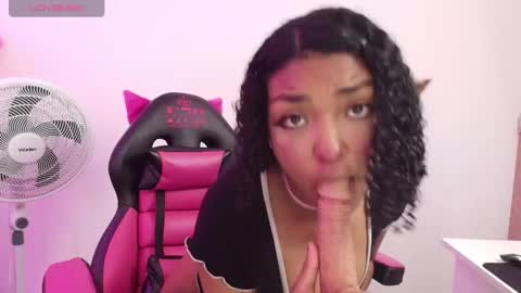 Snapshot of sweett_m00n chatting on 1, 10, 2025 sweett m00n online show from 1, 10, 2025