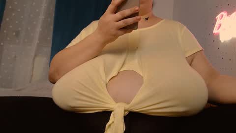 Snapshot of sweettm chatting on 27, 2, 2025 Maya online show from 27, 2, 2025