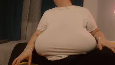 Snapshot of sweettm chatting on 28, 2, 2025 Maya online show from 28, 2, 2025