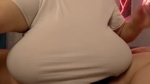 Snapshot of sweettm chatting on 5, 3, 2025 Maya online show from 5, 3, 2025