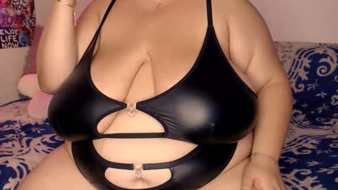 Snapshot of sweettm chatting on 22, 10, 2025 Maya online show from 22, 10, 2025